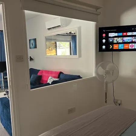 2 Palaepaphos Gardens *