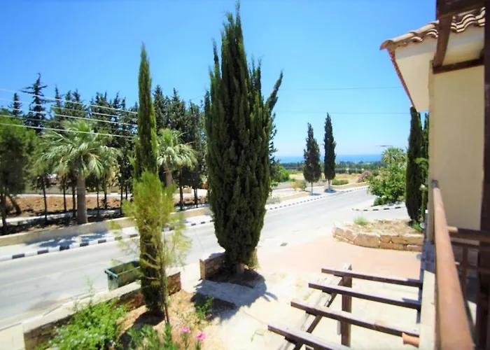 2 Palaepaphos Gardens *