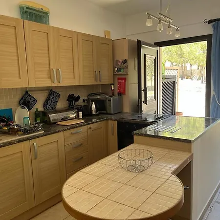 2 Palaepaphos Gardens *