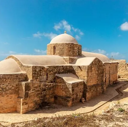 2 Palaepaphos Gardens