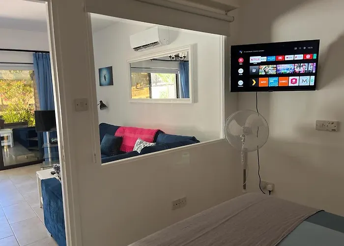 2 Palaepaphos Gardens *